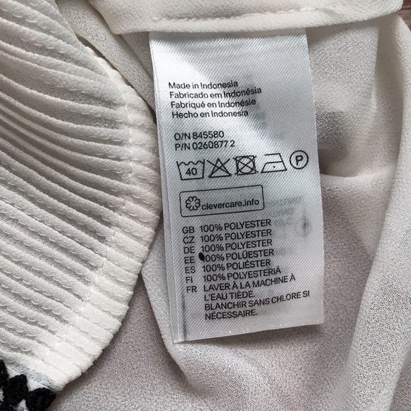 White Short Sleeve Button Dowb - Picture 6 of 11